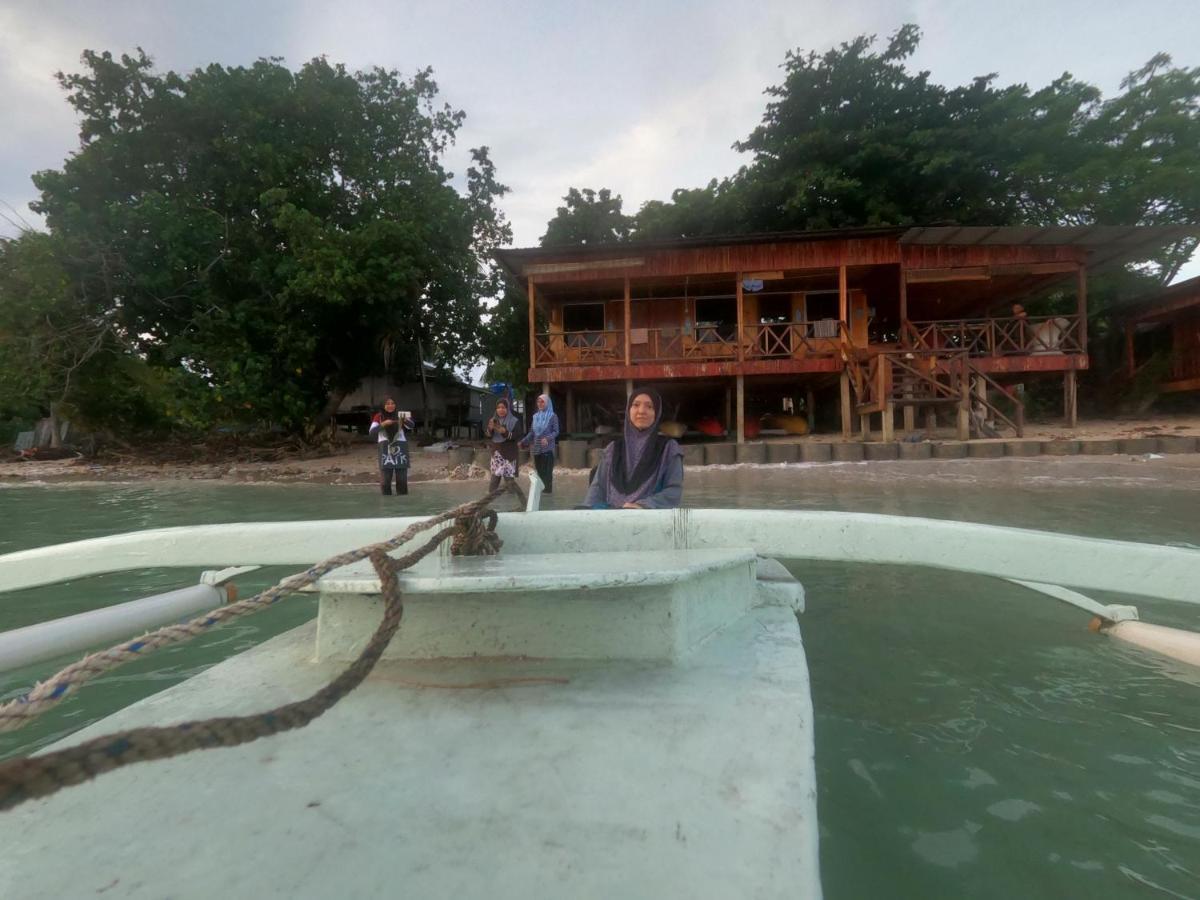 Tajau Laut Guesthouse Kudat Exterior photo
